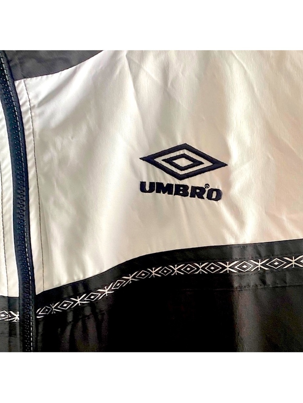 90s Umbro Black and White Jacket Windbreaker with Logo